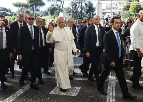 El papa Le�n XIV llega al Hospital Universitario Agostino Gemelli de Roma, Italia, el 13 de octubre de 2026.
