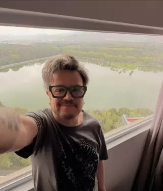 Aleks Syntek pospone su gira por un trastorno psic�tico.