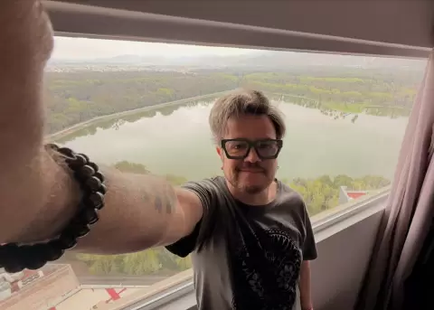 Aleks Syntek pospone su gira por un trastorno psic�tico.