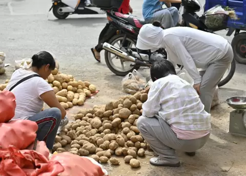 Imagen referencial de comerciantes y peque�os negocios en Ecuador