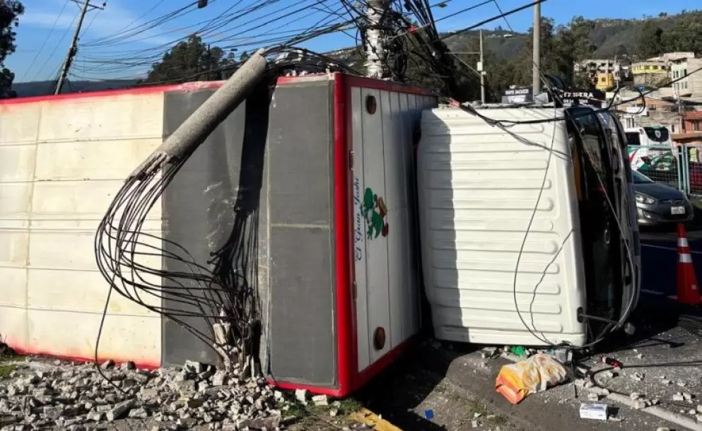 Choque deja sin luz a varios sectores del suroriente de Quito