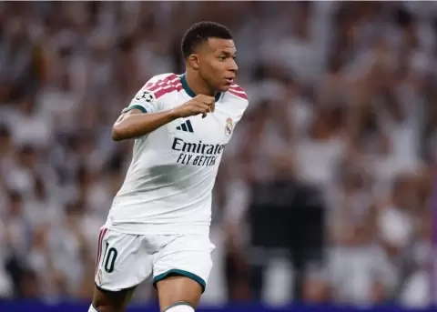 Kylian Mbapp� anot� un gol y logr� un r�cord.
