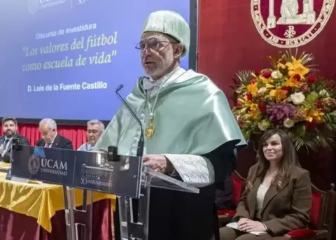 Luis de la Fuente recibi� un reconocimiento que significa mucho para �l.