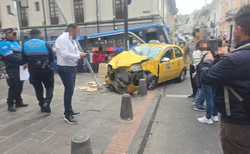 Un herido tras siniestro de tr�nsito en la avenida Olmedo y Venezuela
