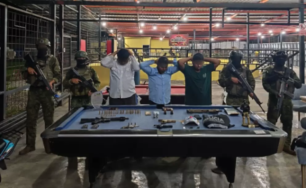 Capturan a tres delincuentes con armas y municiones en Milagro