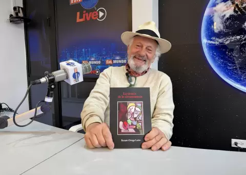 Renato Ortega presenta su nuevo libro.