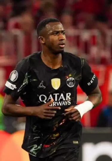 Willian Pacho demuestra el juego limpio que tiene en las canchas.