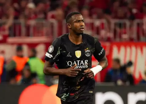 Willian Pacho demuestra el juego limpio que tiene en las canchas.