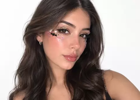 Este Halloween un maquillaje sencillo puede hacerte destacar.
