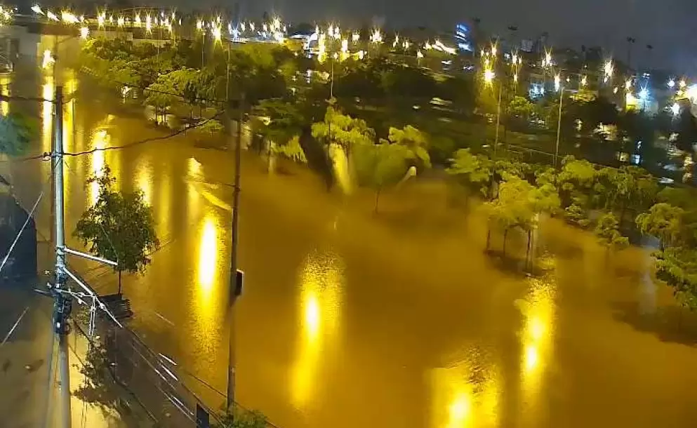 Calles de Machala bajo el agua tras intensas lluvias