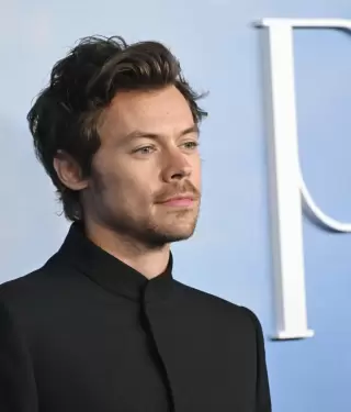 Harry Styles vuelve a sorprender a sus fans.