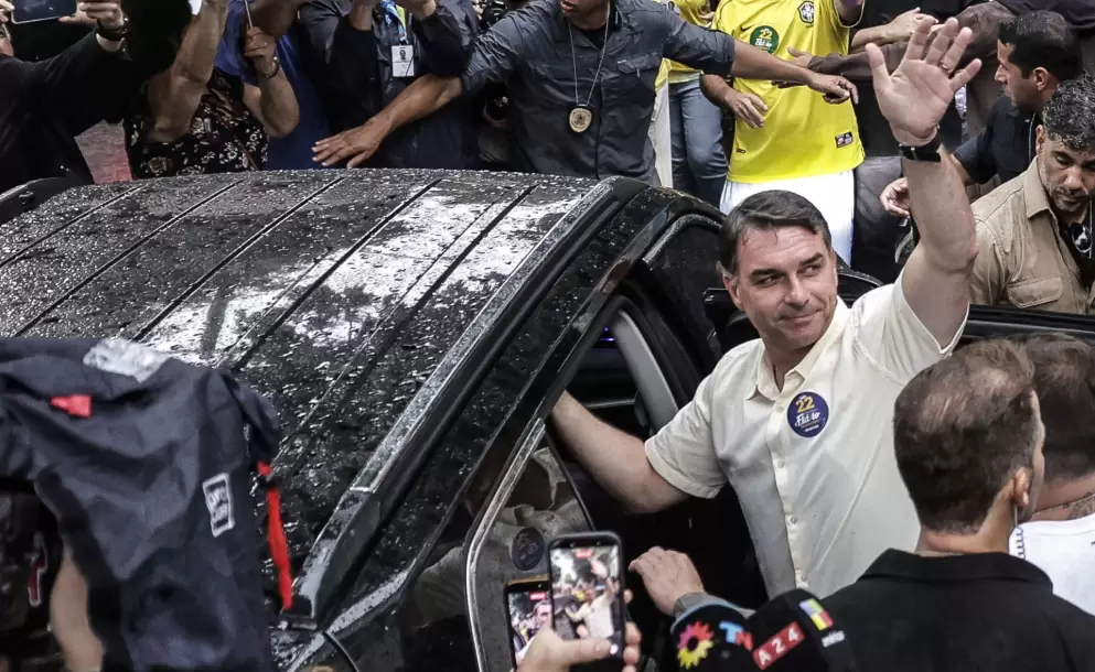 Flavio Bolsonaro aterriza en Estados Unidos tras huir de Brasil despu�s de su derrota electoral