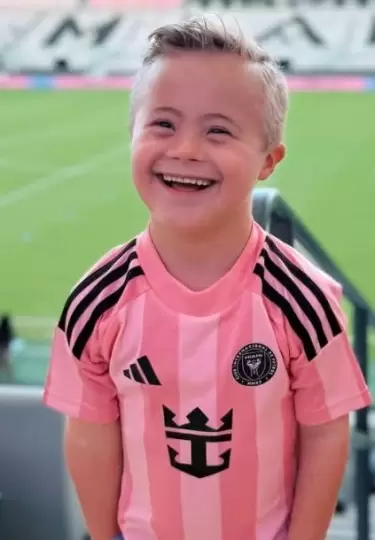 El peque�o Hudson pudo cumplir sus sue�os gracias a David Beckham y Messi.