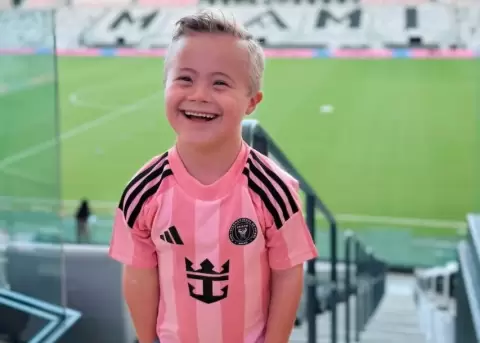 El peque�o Hudson pudo cumplir sus sue�os gracias a David Beckham y Messi.