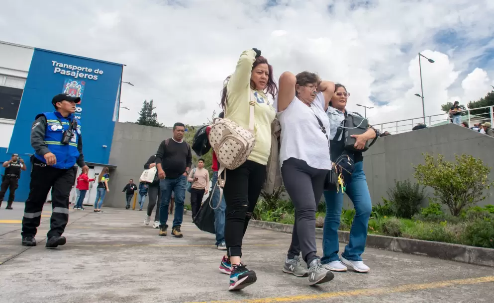 M�s de 340.000 personas participaron en un simulacro de evacuaci�n por sismo en Quito
